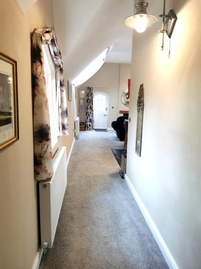 The Coach House Apartment At Cefn Tilla Court, Usk Eksteriør billede