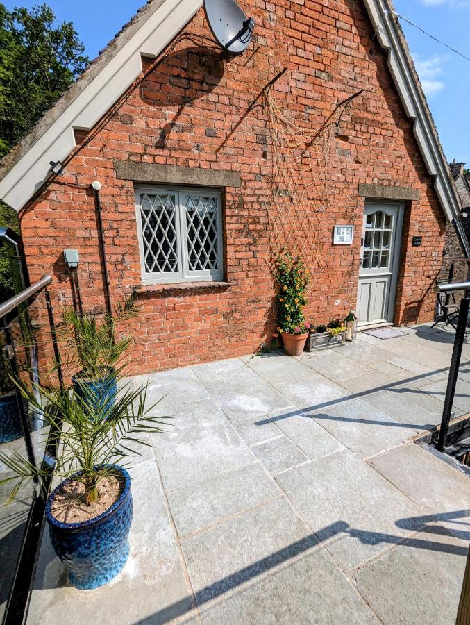 The Coach House Apartment At Cefn Tilla Court, Usk Eksteriør billede